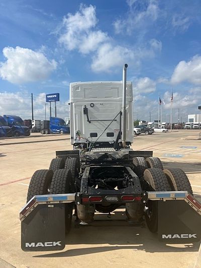 2027 Mack ANTHEM 64T