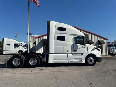 2021 Volvo VNL64T760