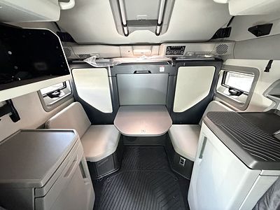 2027 Volvo VNL64T860