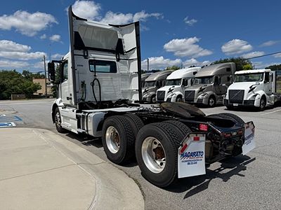 2025 Volvo VNR64T300