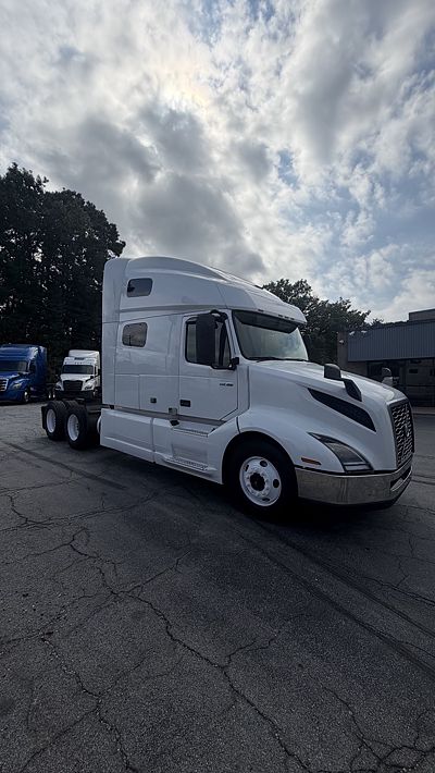 2020 Volvo VNL64T760