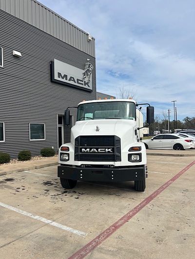 2026 Mack MD742