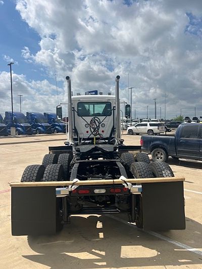 2027 Mack PINNACLE 64T