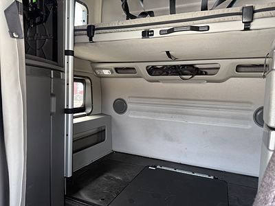 2023 Volvo VNL64T860