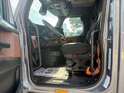 2022 Freightliner CASCADIA 126