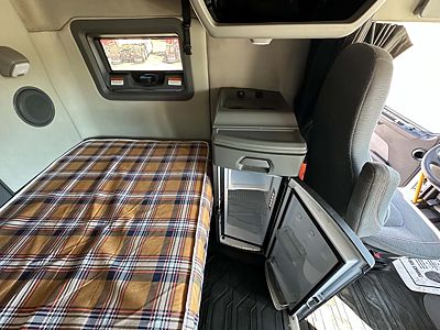 2023 Volvo VNL64T740