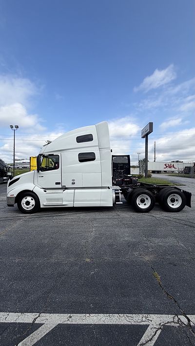 2020 Volvo VNL64T760