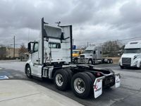 2025 Volvo VNL64T300
