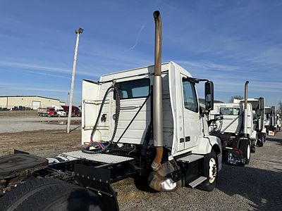 2018 Volvo VNM200