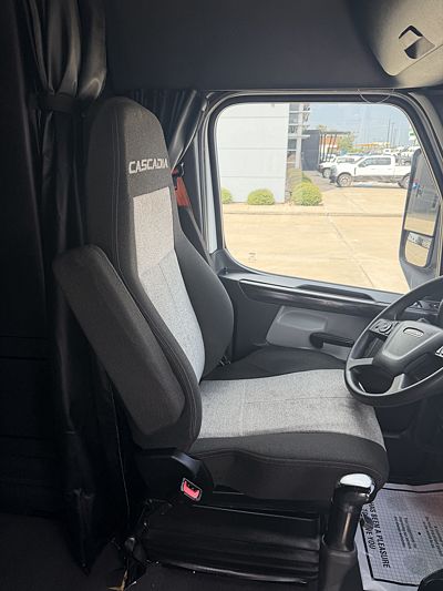 2023 Freightliner CASCADIA 126
