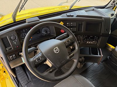 2023 Volvo VNL64T860