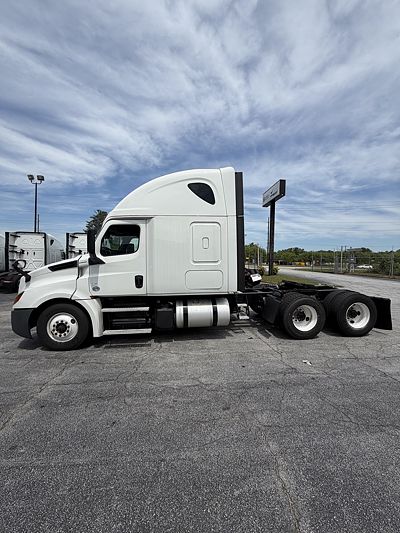 2019 Freightliner CASCADIA 126