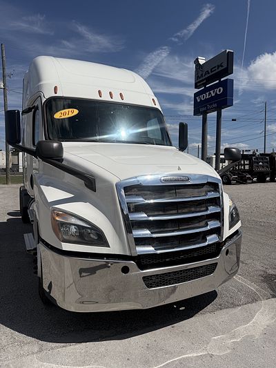 2019 Freightliner CASCADIA 126