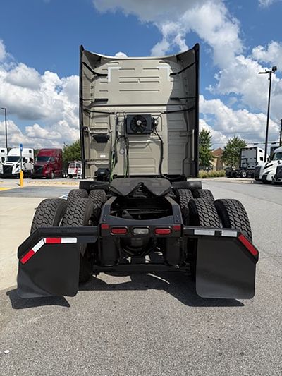 2023 Volvo VNL64T760