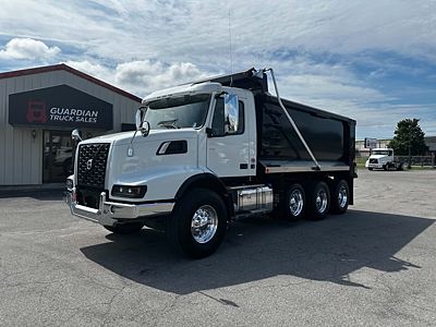 2025 Volvo VHD84B300