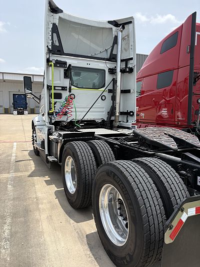 2027 Volvo VNL64T300