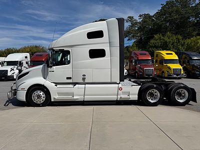 2021 Volvo VNL64T760