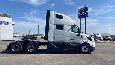 2025 Volvo VNL64T660