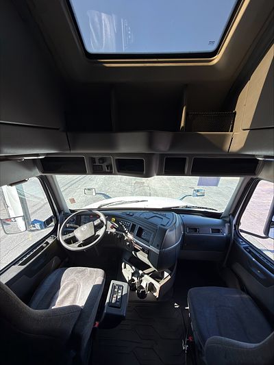 2020 Volvo VNL64T760