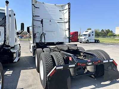 2022 Volvo VNL64T760