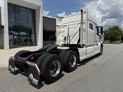 2022 Volvo VNL64T740