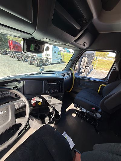 2024 Freightliner CASCADIA 126