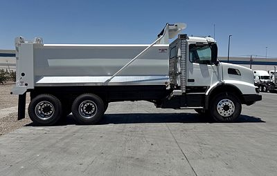 2026 Volvo VHD64B300