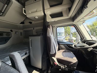 2027 Volvo VNL64T860