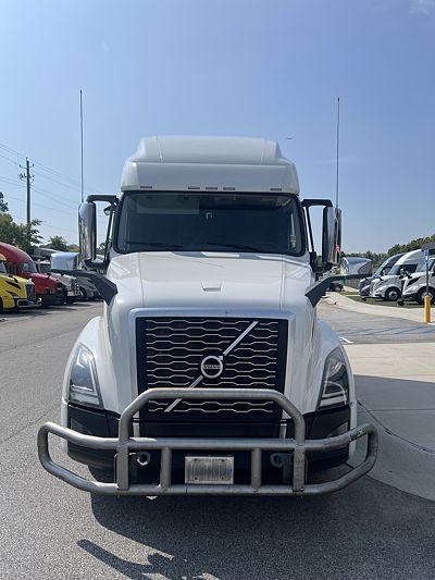 2021 Volvo VNL64T760