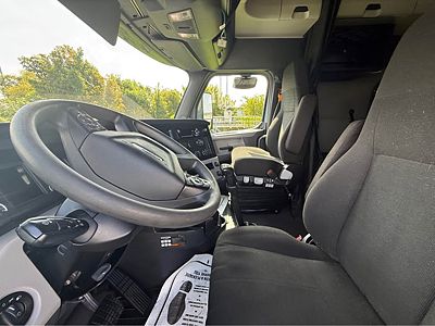 2020 Freightliner CASCADIA 126