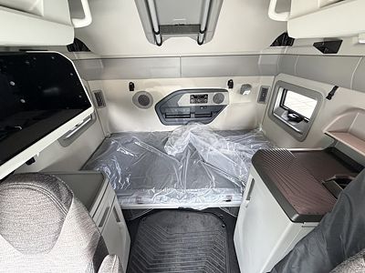 2027 Volvo VNL64T860