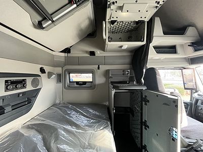2027 Volvo VNL64T860