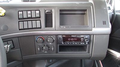 2025 Volvo VHD64B300