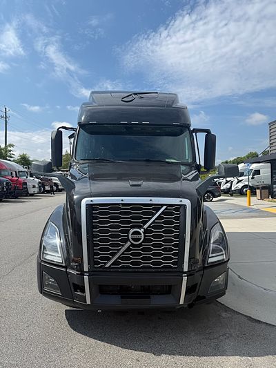2023 Volvo VNL64T860