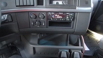 2025 Volvo VHD64B300