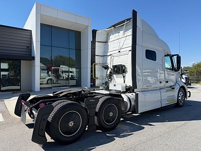 2023 Volvo VNL64T740