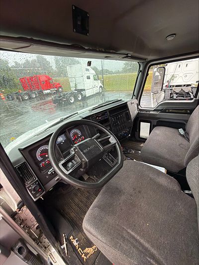 2022 Mack MD6