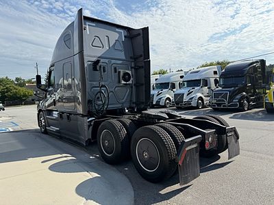 2022 Freightliner CASCADIA 126