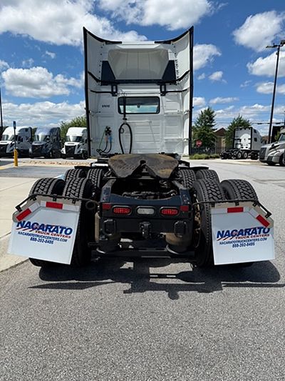 2025 Volvo VNR64T300