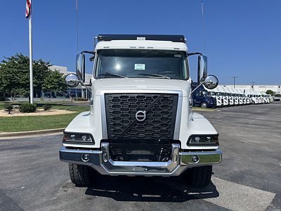 2026 Volvo VHD84B300