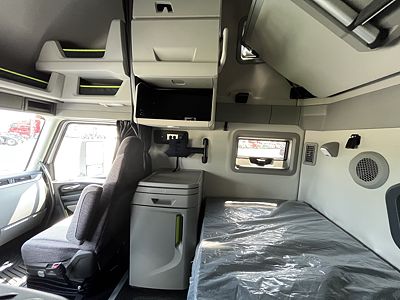 2026 Volvo VNL64T860