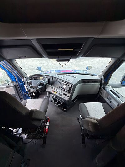 2021 Freightliner CASCADIA 126
