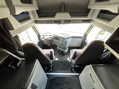 2027 Volvo VNL64T860