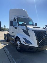 2025 Volvo VNL64T300