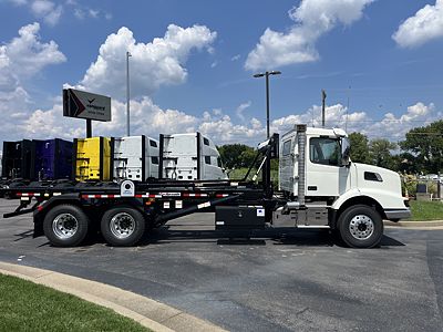 2025 Volvo VHD64B300