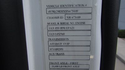 2025 Volvo VHD64B300