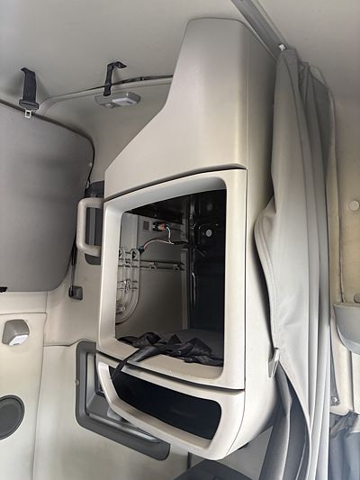 2020 Volvo VNL64T760
