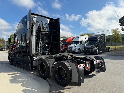 2023 Freightliner CASCADIA 126
