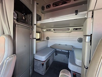 2024 Volvo VNL64T860