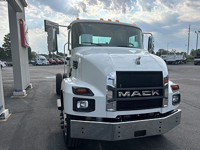 2027 Mack MD742